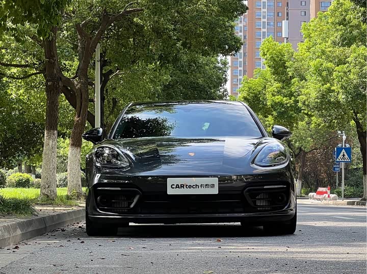 Porsche Panamera 4 Executive LWB Platinum