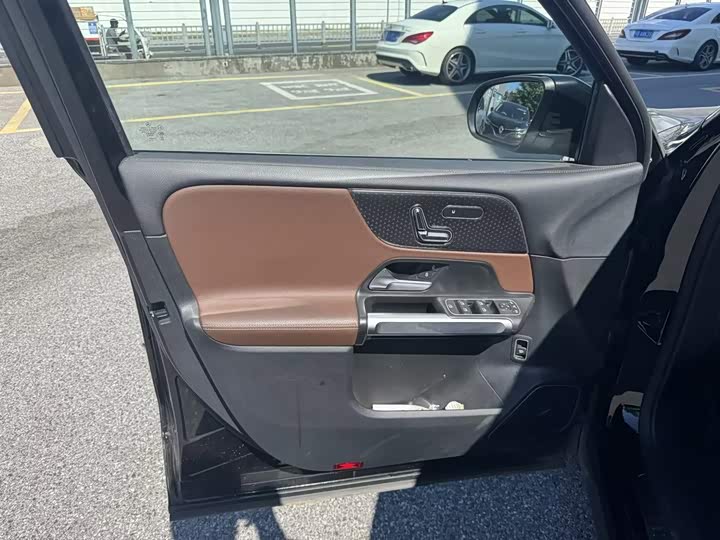 Mercedes-Benz EQB 260