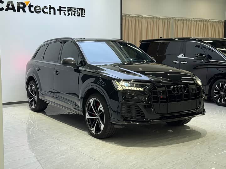 Audi SQ7 4.0 TFSI Dark Knight
