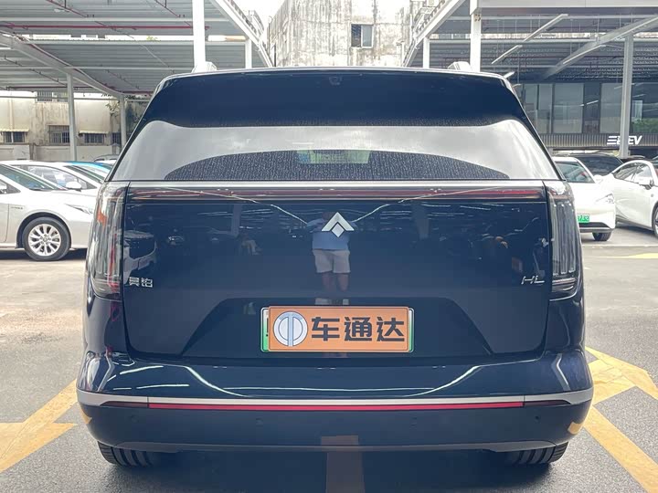 Hyper HL 700 Ultra 6-Seater