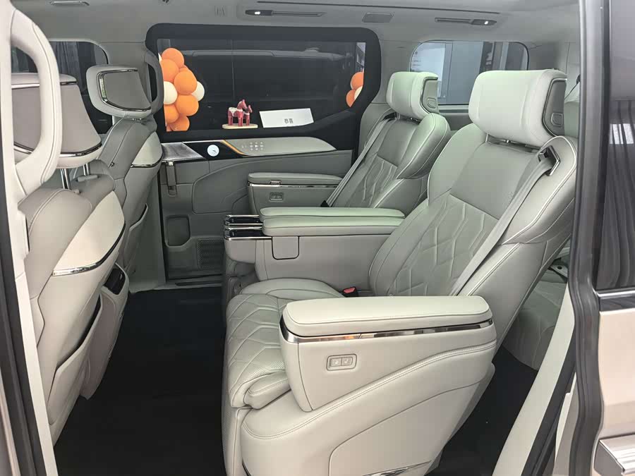 Volvo EM90 Ultra 6-seat