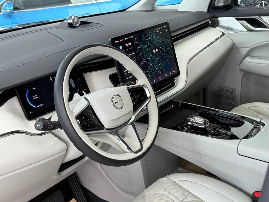 Volvo EM90 Ultra 6-seat