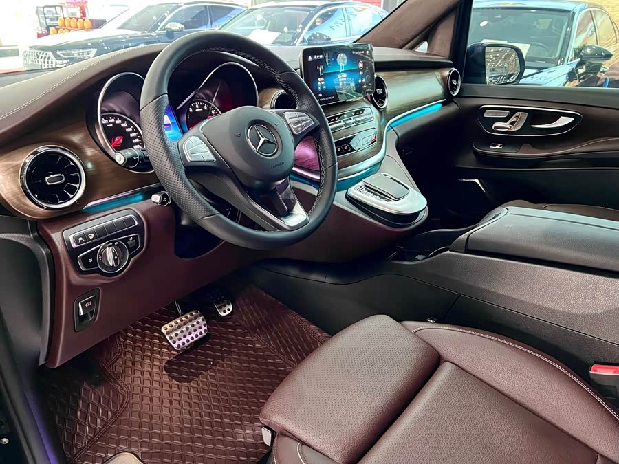 Mercedes-Benz V-Class 2022 V 260 L Long Wheelbase Premium