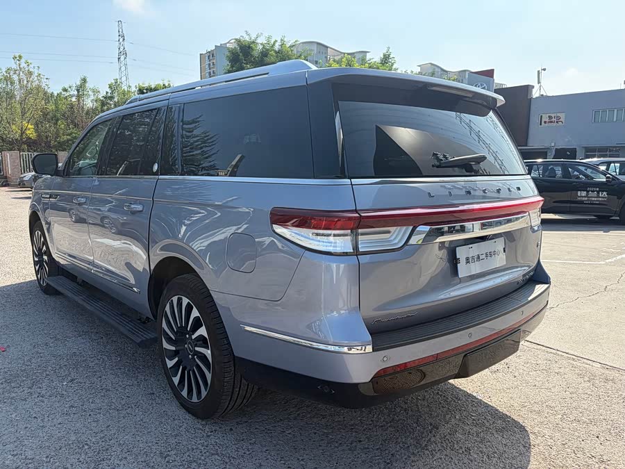 Lincoln Navigator