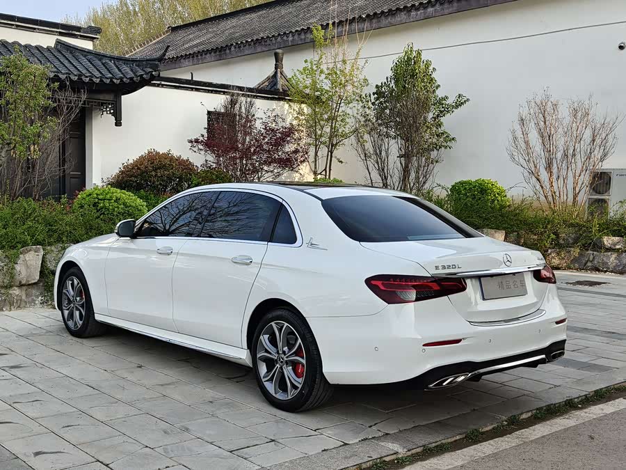 Mercedes-Benz E-Class 2023 E 300 L спортивно-люксовая