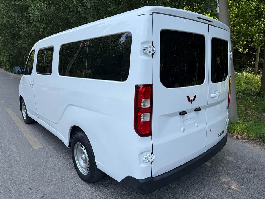 Wuling Yangguang 2024