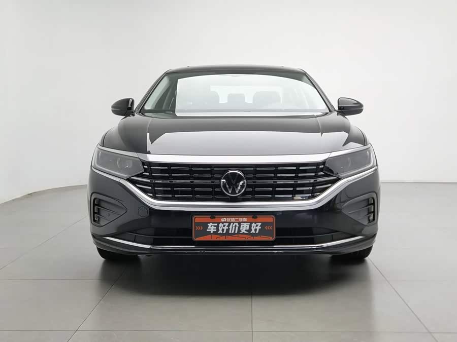 Volkswagen Passat 2025 Outstanding Edition