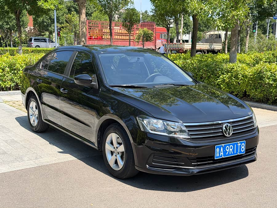 Volkswagen Lavida 1.5 AT Fashion