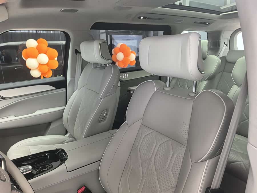 Volvo EM90 Ultra 6-seat