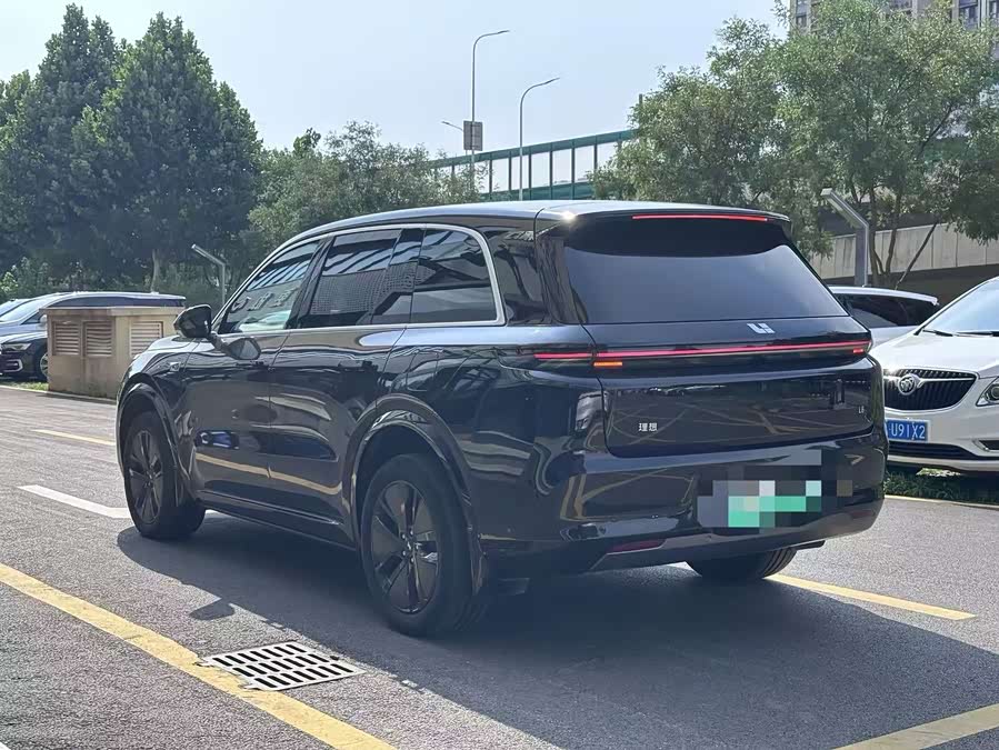 Li Auto L8
