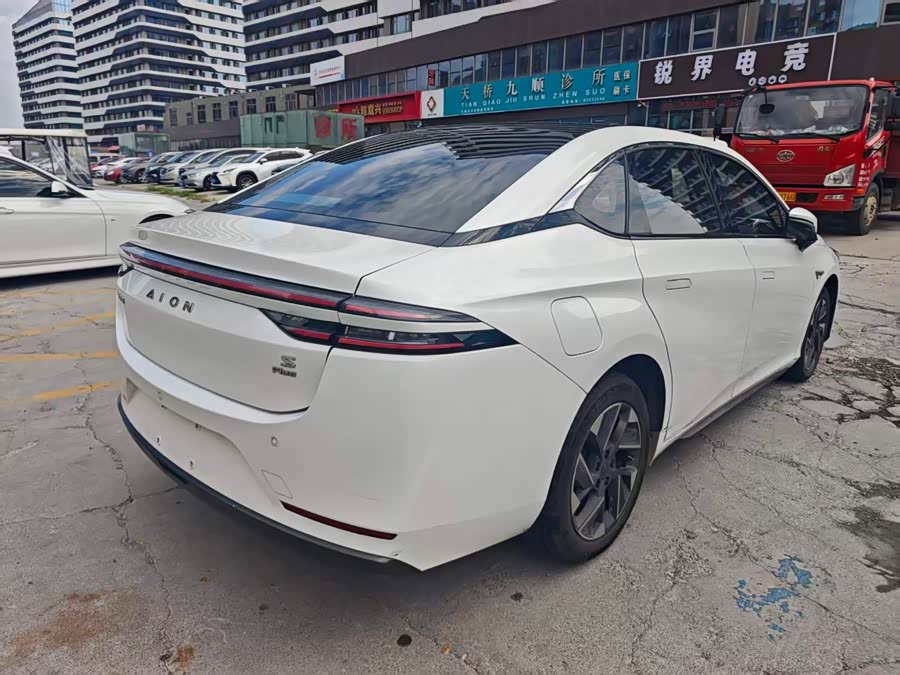 Aion S Plus 2021 80 Сверхдальний запас ходаВерсия
