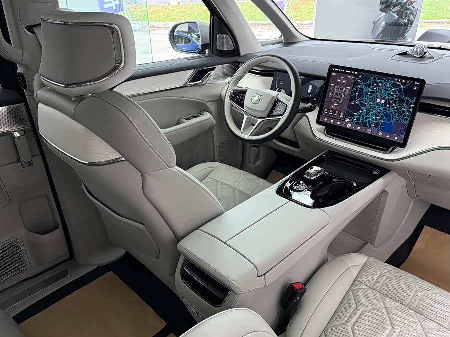 Volvo EM90 Ultra 6-seat