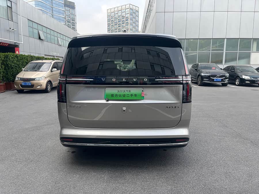 Volvo EM90 Ultra 6-seat