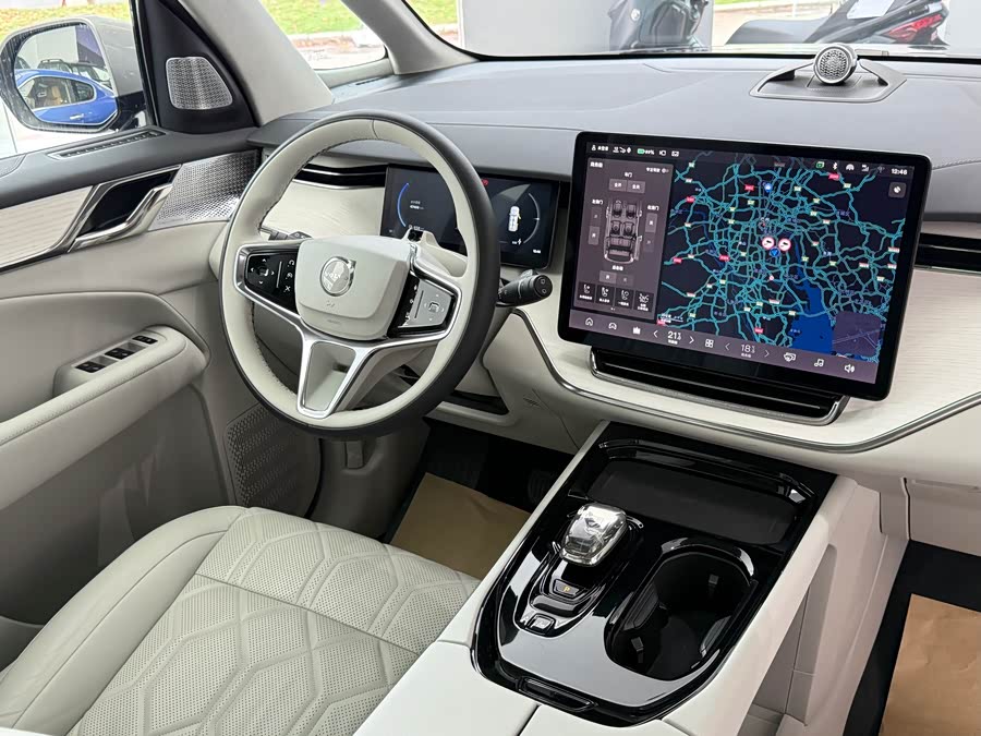 Volvo EM90 Ultra 6-seat