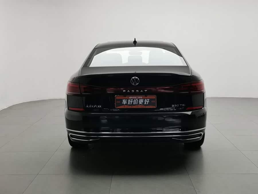 Volkswagen Passat 2025 Outstanding Edition