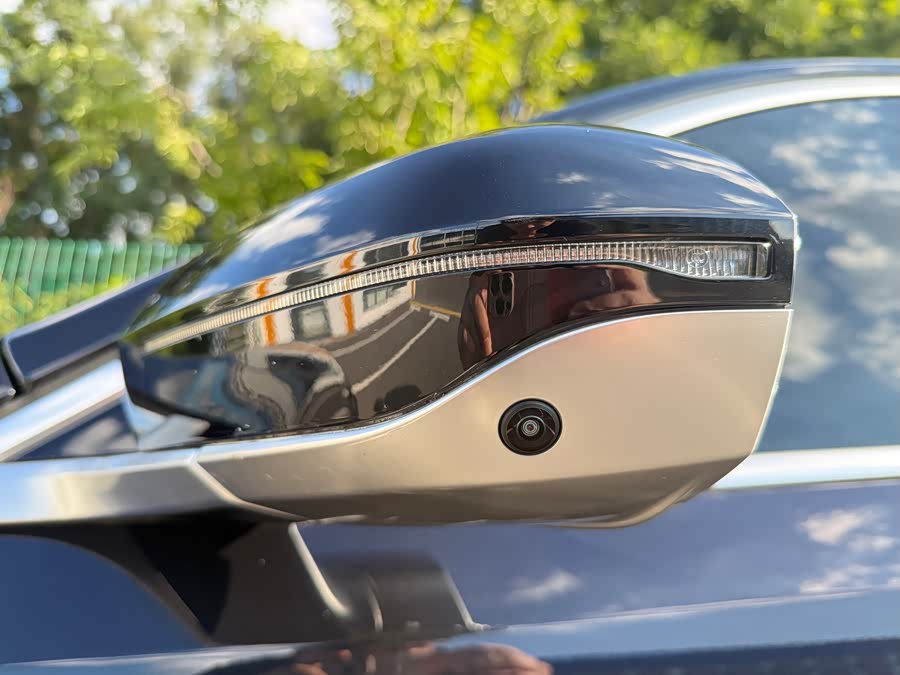 BMW i5 eDrive35L Premium M Sport Package