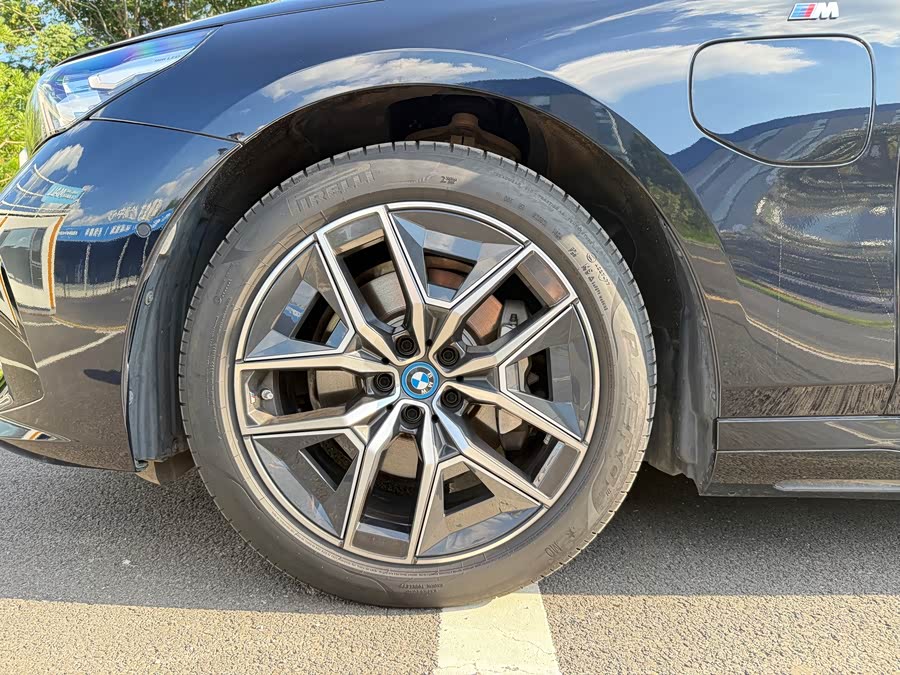 BMW i5 eDrive35L Premium M Sport Package