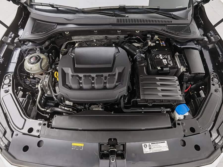 Volkswagen Passat 2025 Outstanding Edition
