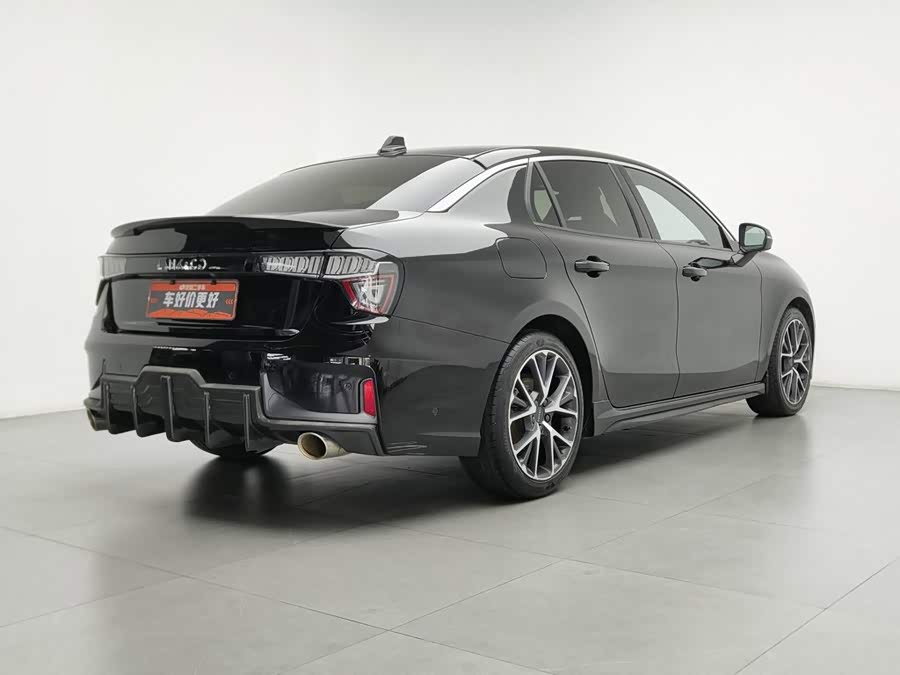Lynk & Co 03