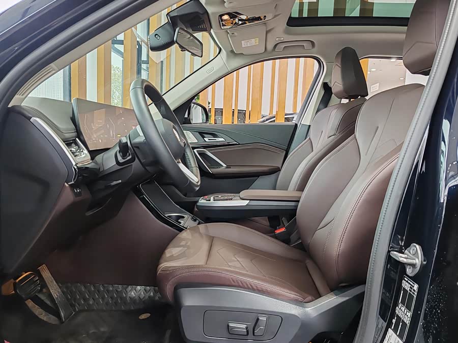 BMW X1 s Drive25Li Leading