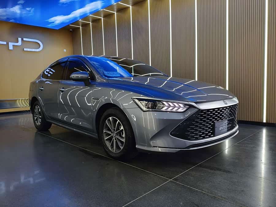 BYD Qin PLUS DM-i Champion 55 km Chaoyue