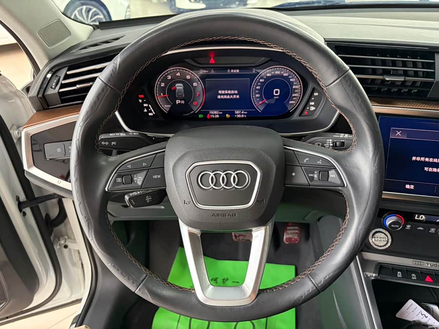Audi Q3 35 TFSI Fashion Dynamic (1.4T)