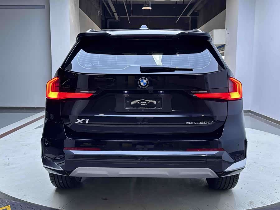 BMW X1 s Drive25Li Leading