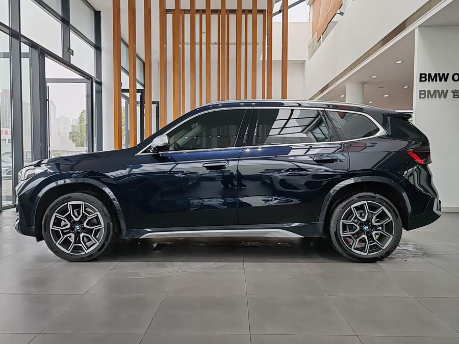 BMW X1 s Drive25Li Leading
