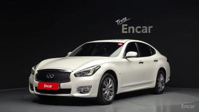 Infiniti Q70
