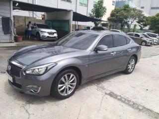 Infiniti Q70