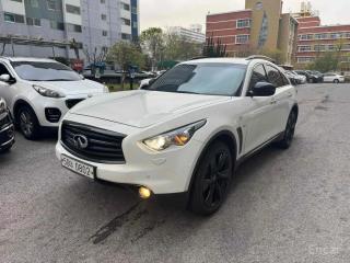 Infiniti QX70