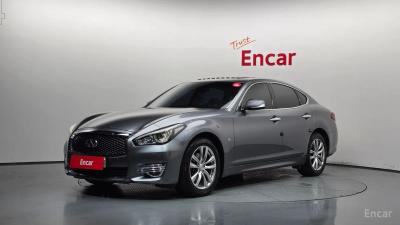 Infiniti Q70