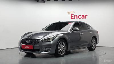 Infiniti Q70