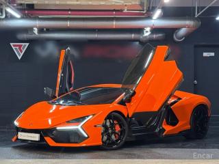 Lamborghini Revuelto