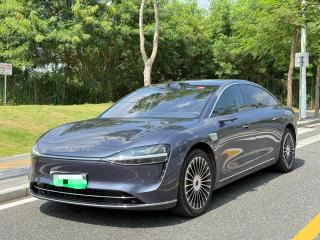 Houzer Sedan