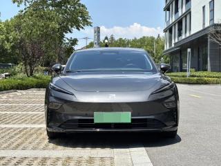 Roewe F7